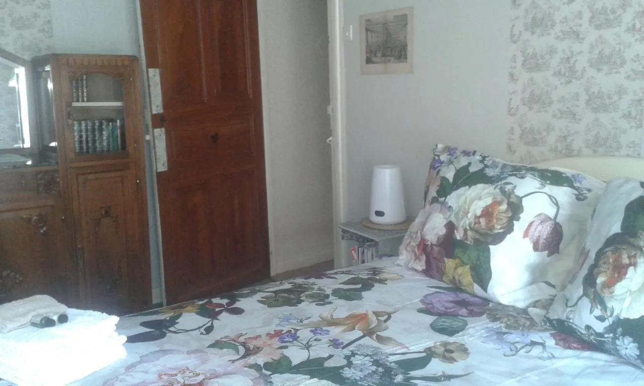 La Maison De Tante Jeanne Marcols-les-Eaux Homestay