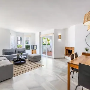 https://apt-puerto-banus-ll.es-andalucia.com